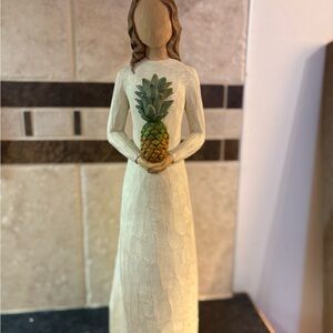 WILLOW TREE FIGURINE holding a pineapple represents “Welcome”